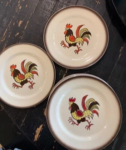Vintage 9 Piece Set Metlox “Poppytrail” Red Rooster Pottery Dinner Plates 10" - Picture 1 of 8