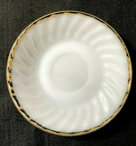 Fire King Golden Anniversary Milchglas 22K Goldrand Ersatz 5,5" Untertasse - Bild 1 von 2