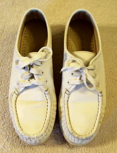 SOFTSPOTS Casual Comfort Shoes 8.5 M Womens White Leather Oxfords Walking Flats - Picture 1 of 5