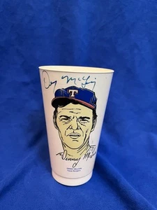 1973 DENNY MCLAIN 7 Eleven Slurpee Cup Autograph Signed in Blue TEXAS RANGERS - Imagen 1 de 4