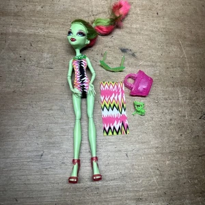 Monster High Venus McFlytrap Beach Besties - Bild 1 von 5