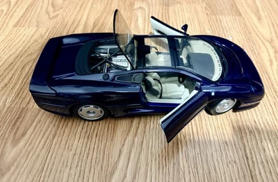 Maisto Edición Especial Jaguar XJ220 Diecast Modelo Coche Escala 1:18 Azul Oscuro 1992 Foto 1 de 4