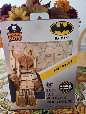 Boneco de madeira INCREDIBOTS Batman construível - NOVO - Idade 8+ Sem cola ou ferramentas necessárias - Imagem 1 de 3
