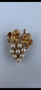 New” Vintage Crown Pin Pearl Grapes & Gold Tone Leaves - Picture 1 of 5