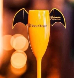 Veuve Clicquot Champagne Yelloween Halloween Piccole Batwings (1 pz) - Nuovo/Raro - Foto 1 di 7