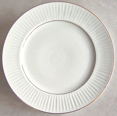 Gibson Corbata Negra Dorado ENSALADA/PLATO DE POSTRE 7 5/8" Blanco con Borde Dorado, Acanalado Foto 1 de 4