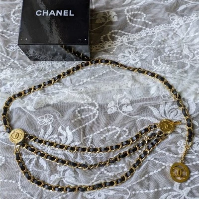 Cinto de corrente CHANEL com design triplo de couro marca Coco - Imagem 1 de 4