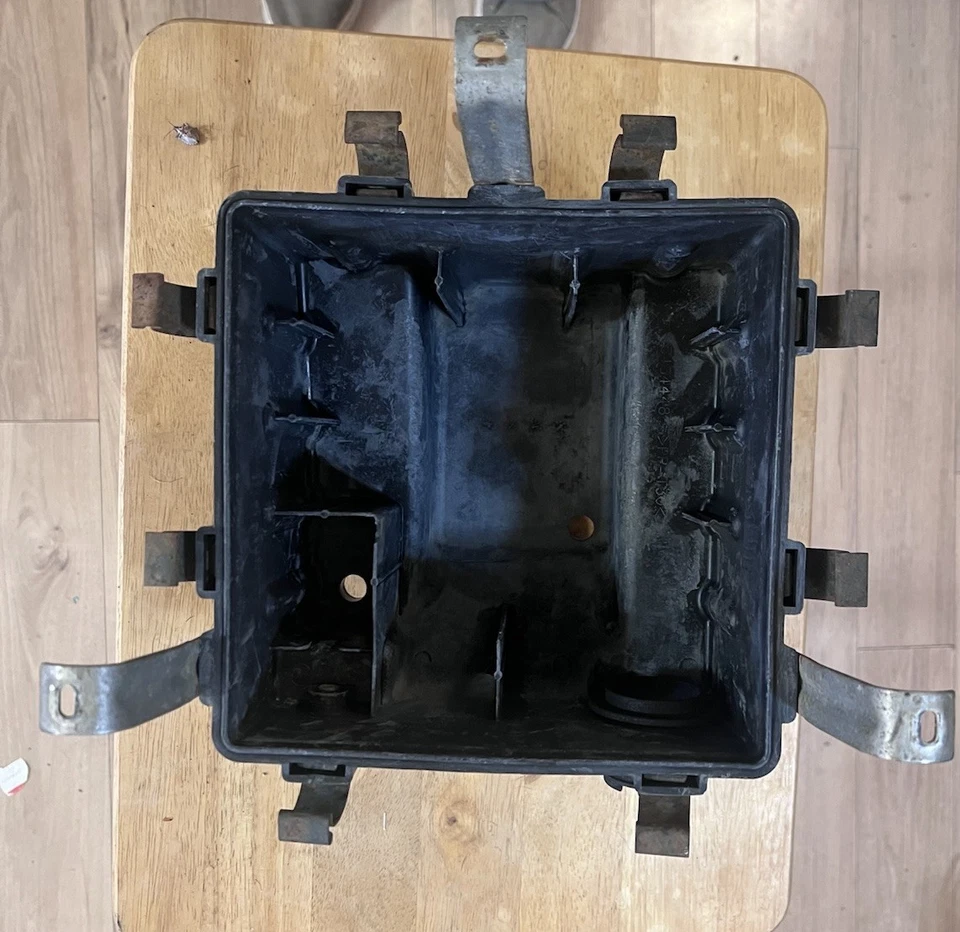 OEM 03-07 Polaris Predator 500 Airbox admisión usado buen estado todos los clips Foto 1 de 3