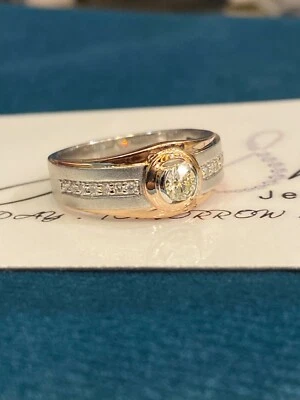 Pave 0.35 Cts Round Brilliant Cut Diamonds Men's Wedding Band Ring In 14K Gold - Image 1 of 4