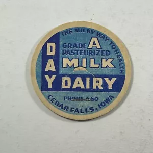 Day Dairy Grado A Leche Pasteurizada Tapa Leche Cedro Falls Iowa POG Publicidad - Imagen 1 de 4