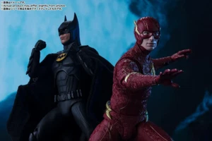 S.H.Figuarts Batman The Flash Set of 2 Bandai 6in Action Figure DC Comic - Picture 1 of 17