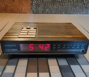 Vintage Magnavox D-3240 Retro Holzmaserung Digital Radiowecker hat noch Schutz - Bild 1 von 8