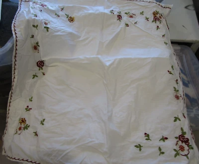 2 Pottery Barn floral bordado farsa blanco borde borgoña algodón usado en excelente estado usado en excelente estado Foto 1 de 2