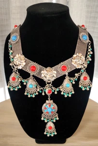 Vintage Novadab Silver Toned Necklace w/ Lions, Faux Stones, & Chainmaile 19" - Picture 1 of 3