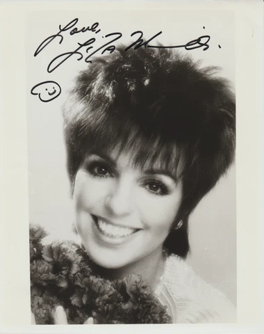 Liza Minnelli Signed 8x10 Photo ~ Star of CABARET / Daughter of Judy Garland 241 Cover
