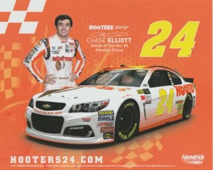 2017 Chase Elliott Hooters Chevy SS NASCAR MENCS Hero Card - Picture 1 of 1