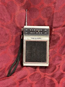 Vintage Realistic Radio Shack Hand Held Portable AM-FM Radio Model 12-719 --6442 - Picture 1 of 7