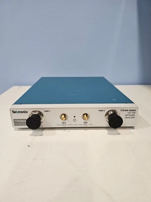 Analizador vectorial de red Tektronix TTR506A b010547 de 100 kHz a 6 GHz Foto 1 de 4