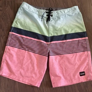 Pantaloncini da tavola Hurley Weekender uomo 30 rosa tinta multicolore 20" righe nuoto - Foto 1 di 6