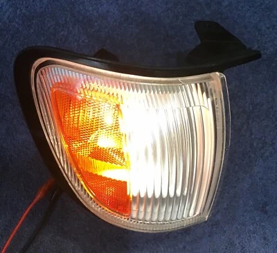 Infiniti OEM пассажирский правосторонний габаритный указатель парковки лампа поворотник подходит для QX4 B - Изображение 1 из 4