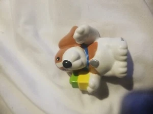 Fisher Price Little People BROWN & WHITE Dog holdingBlocks PUP 2009 A4 - Picture 1 of 8