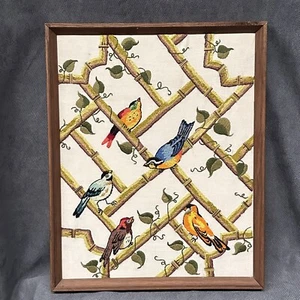 Quadro vintage Crewel ricamo uccellini su reticolo di bambù rifinito da appendere a parete 1974 - Foto 1 di 4
