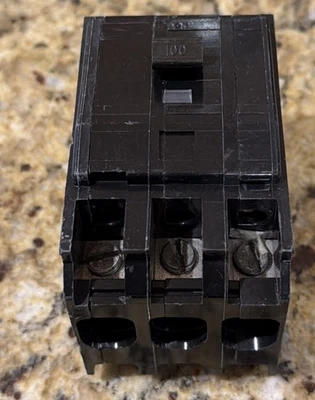 DISJUNTOR COMERCIAL QUADRADO D QO3100 3 PÓLOS 100 amp PLUG IN. - Imagem 1 de 4