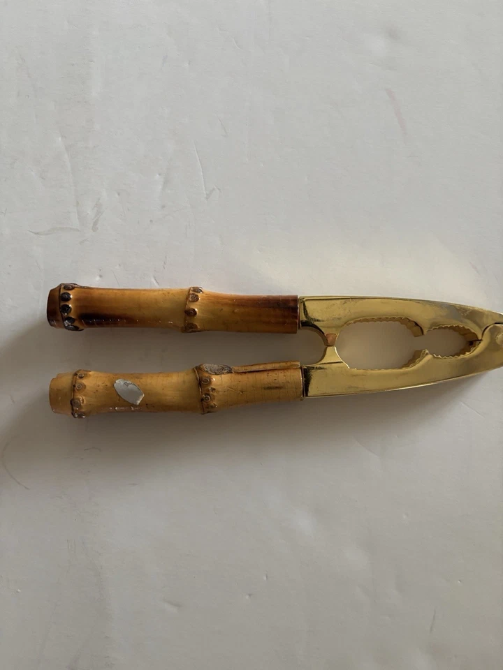 Винтажный латунный щелкунчик в стиле Carl Aubock 50-х с бамбуковыми ручками. Очень хороший - Изображение 1 из 4