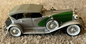 SIGNATURE MODELS 1934 Duesenburg Soft Top Green/ Silver 1:32 - Picture 1 of 8