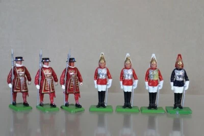 BRITÁNICA CASA REAL BEEFEATER SALVAVIDAS Y GUARDIAS DE CABALLOS od Foto 1 de 4