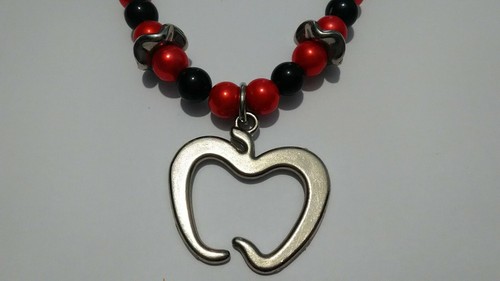 Collana con mela Twilight! Idea regalo speciale donna San Valentino!