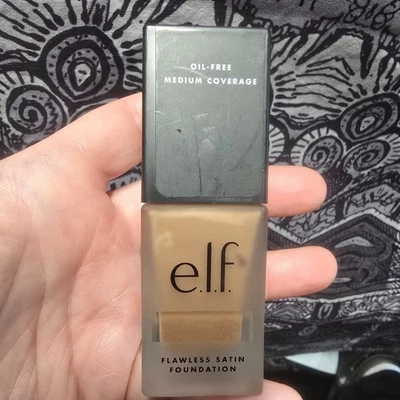 e.l.f. Base impecable satinada sin aceite nueva tú eliges el tono 0,68 fl oz Foto 1 de 2