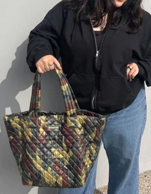 Mz Wallace 中号 Metro 绗缝手提包迷彩 — 第 1/4 张图片