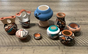 9 Native American Pottery Lot Vintage Navaho Vases Seed Pots Signed MINI SMALL - Picture 1 of 11