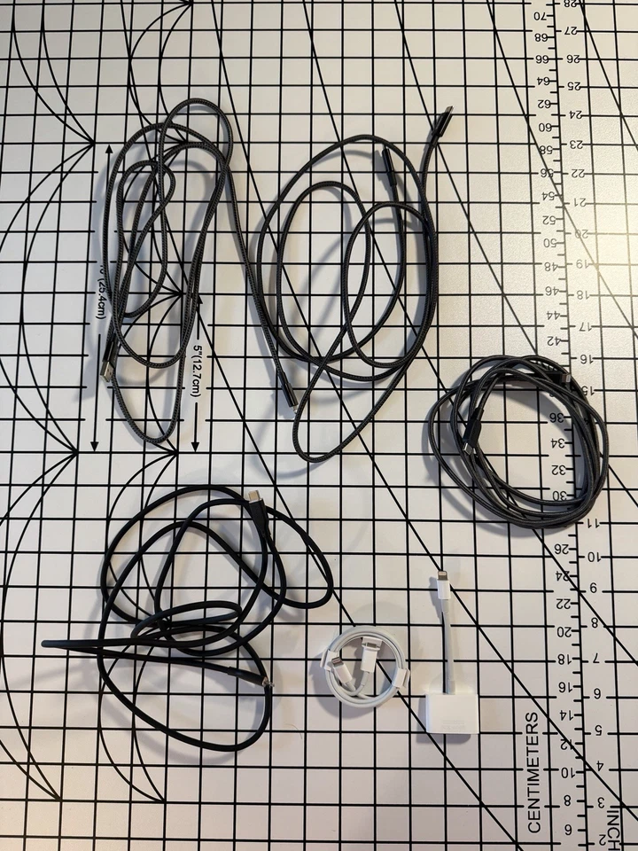 Pacchetto cavi alleggerimento Apple e Anker più adattatore HDMI - Immagine 1 di 1