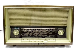 Schönes kleines Röhren Radio Loewe Opta Bella Luxus 32021, funktionstüchtig! - Bild 1 von 7