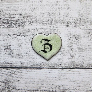 1970er Herz grün Buchstabe Z Emaille Vintage Fraktur alt Verzierung Liebe Taufe - Picture 1 of 2