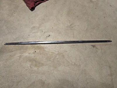 Buick Riviera 1963 1964 1965 lado del conductor, moldura de cuarto trasero inferior Foto 1 de 4