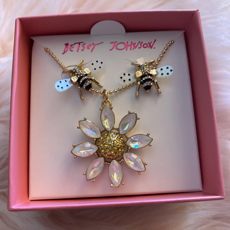 Betsey Johnson Daisy Necklace & Honeybee Earrings Boxed Set