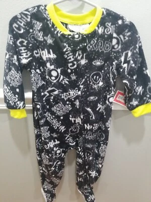 NUEVO PIJAMA/DORMIENTE KIDGETS GRAFFITI NEGRO Y VERDE NIÑOS PEQUEÑOS TALLA 18M  Foto 1 de 4