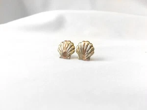 14K JCM Tricolor Seashell Stud Earrings, .3 grams each - Picture 1 of 5