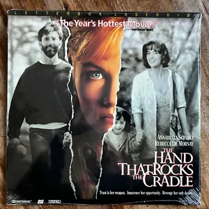 THE HAND THAT ROCKS THE CRADLE - REBECCA DE MORNAY MINT/SEALED/NEW LASERDISC - Foto 1 di 2