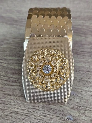 Cinturón elástico escala de peces tono dorado hebilla ornamentada de colección con diamantes de imitación elegante años 70 Foto 1 de 4