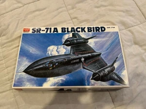 Academy 1/72 Scale Black Bird SR-71A Model Kit - Picture 1 of 5
