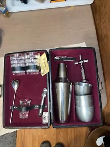 The Portable Pub Bar Set 17 Peice W/ 4 Kirk Steiff Pewter Cups W/ Key Ready Set - Picture 1 of 11
