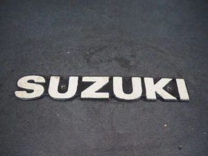 EMBLEM SUZUKI GS450E 8082 68111-49000 18158 - Picture 1 of 3