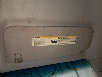 Viseira solar para passageiros sem iluminação compatível com 07-14 SUBURBAN 1500 451104 - Imagem 1 de 3