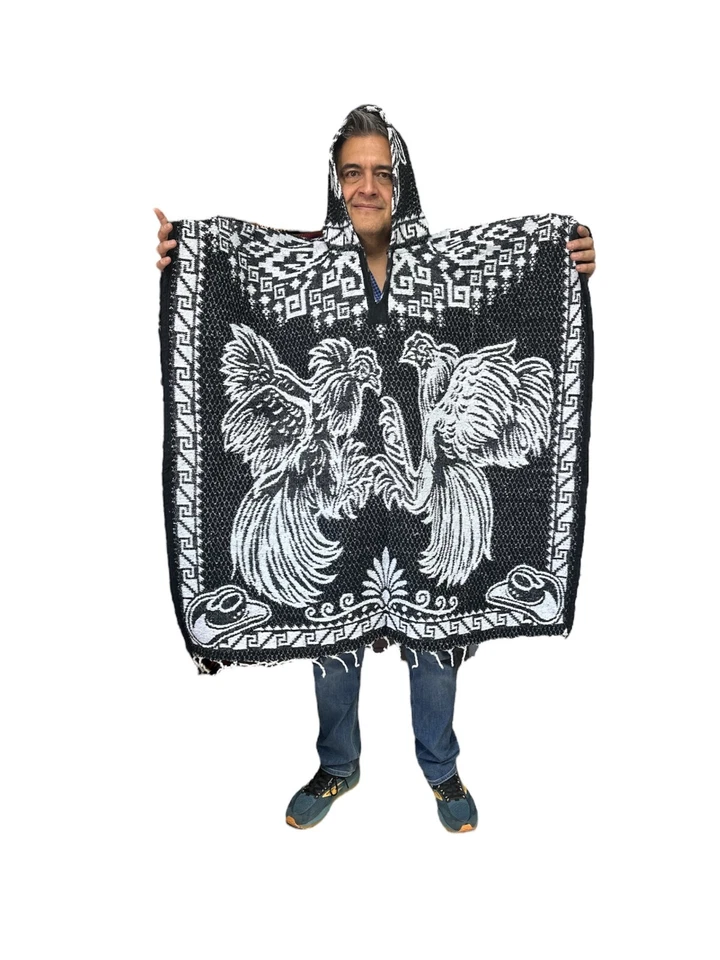 PONCHO MEXICANO CON CAPUCHA, PELEA DE GALLOS, GALLO, OVERSIZE, NEGRO Foto 1 de 3