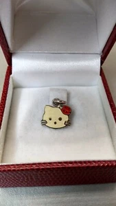 Ciondolo Hello Kitty smaltato bianco in argento 925 - Foto 1 di 2