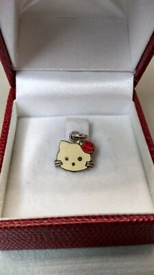 Ciondolo Hello Kitty smaltato bianco in argento 925 - Immagine 1 di 2